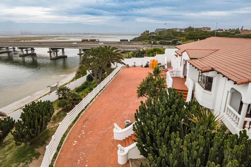 4 Bedroom Property for Sale in Bluewater Bay Eastern Cape